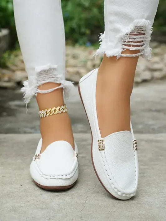 Mocassins plats confort pour femme avec chaîne métallique